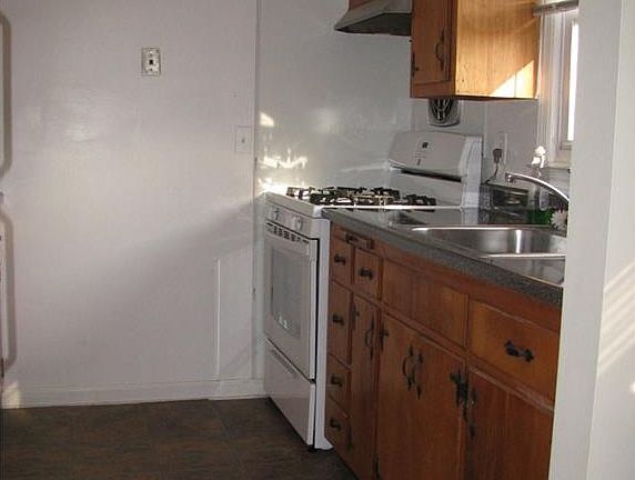 4th image of 174 Orange Ave
