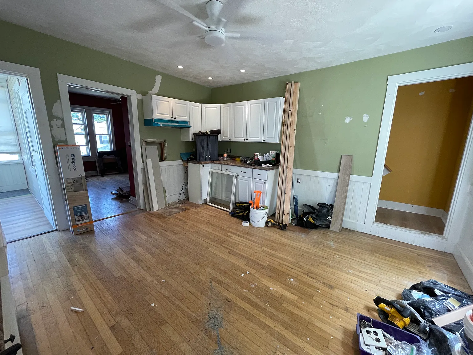 2 bed, 1.5 bath, 9999 sqft, $2,800 — Photo 2