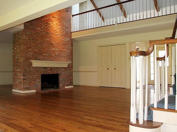 3rd image of 123 Manor Brook Dr