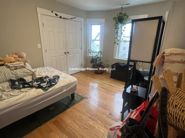 29 Main St #3, Somerville, MA 02145