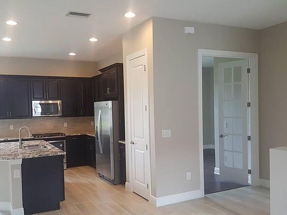 4th image of 10208 Eastwood Dr
