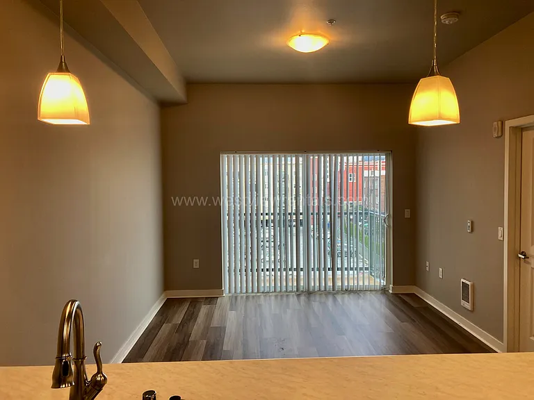203 E Laurel St — Photo 5