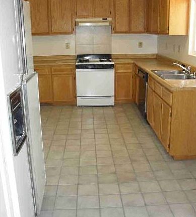 Spacious Kitchen/applic.