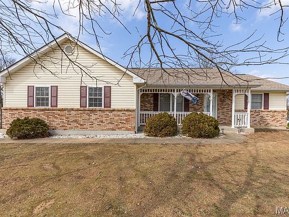 3rd image of 1515 Saint Francois Rd