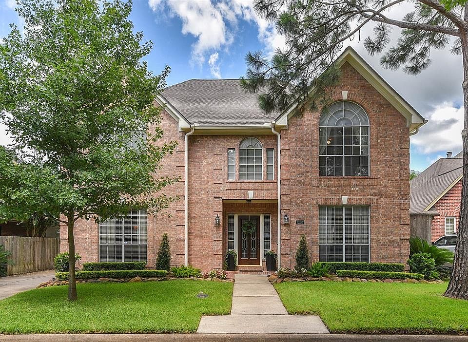 Welcome home! A beautiful 2 story brick traditional home in Westwick. Zoned to Spring Branch ISD.