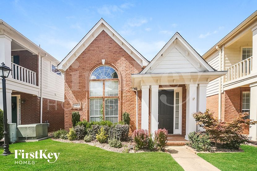 1st image of 10432 Kensington Cir