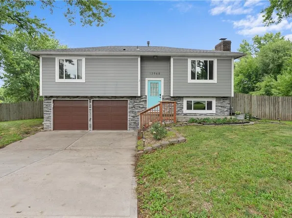 13968 McIntyre Rd, Leavenworth, KS 66048