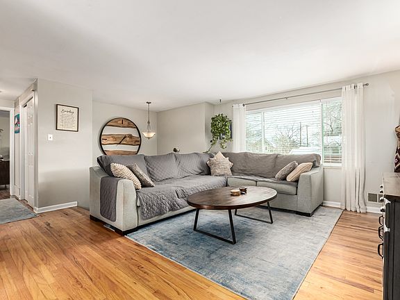 4th image of 11487 Larson Ln