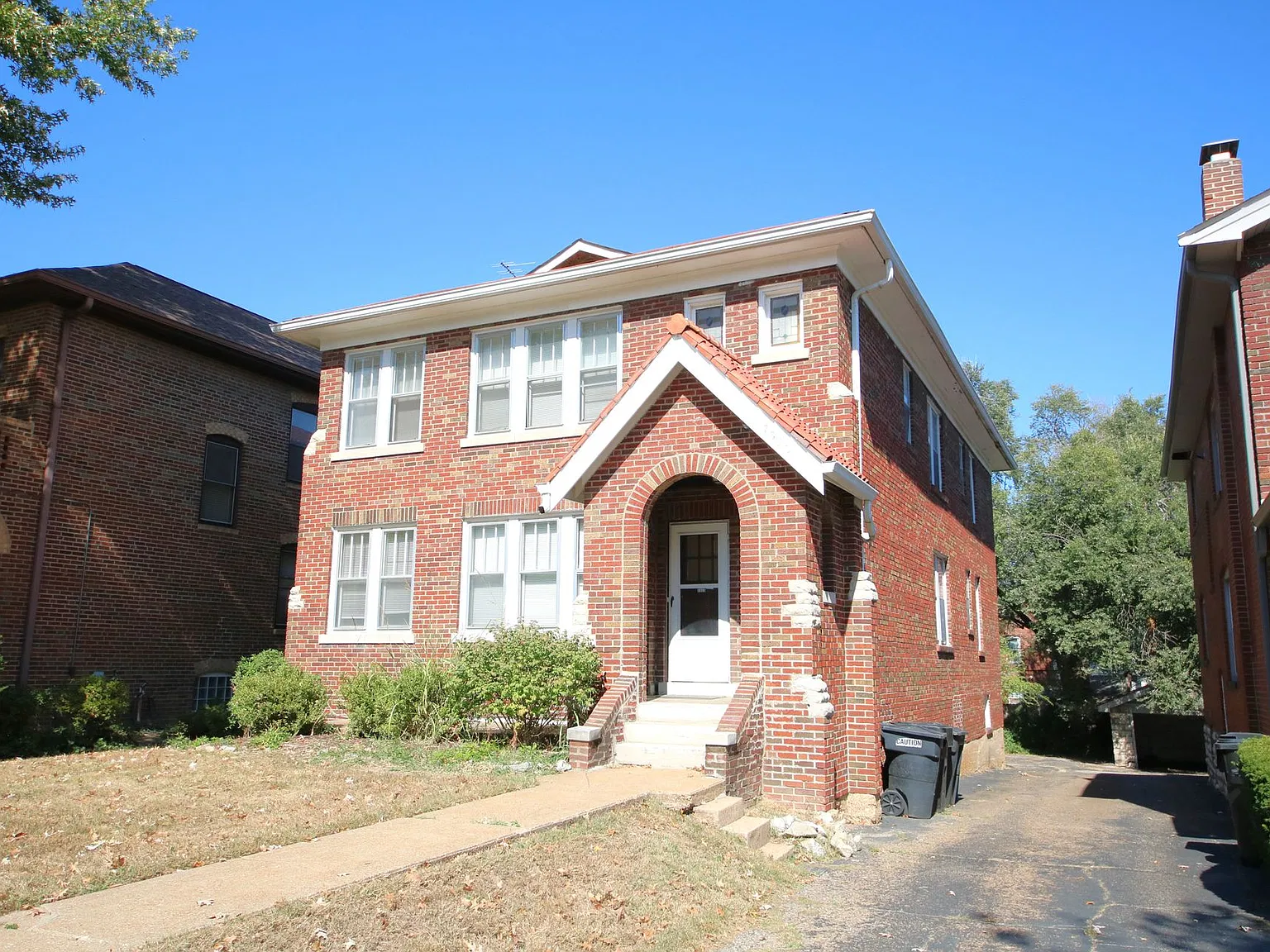 7323 Forsyth Blvd. — Photo 2