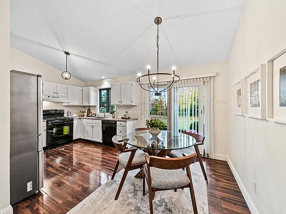 4th image of 10194 Ashleys Meadow Dr