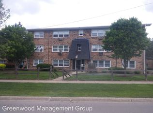 1110 Parkwood Dr APT 304, Joliet, IL 60432