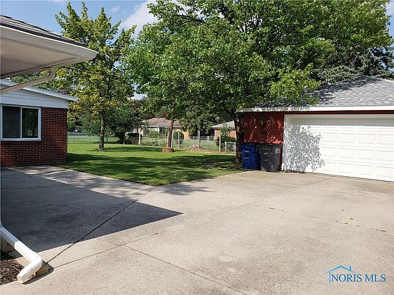 2nd image of 3139 Radford Dr