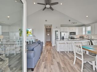 4207 Navarro Dr, Galveston, TX 77554