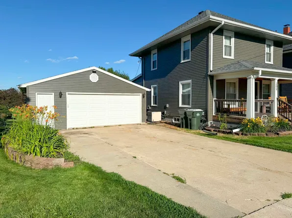 209 S High St, Baxter, IA 50028