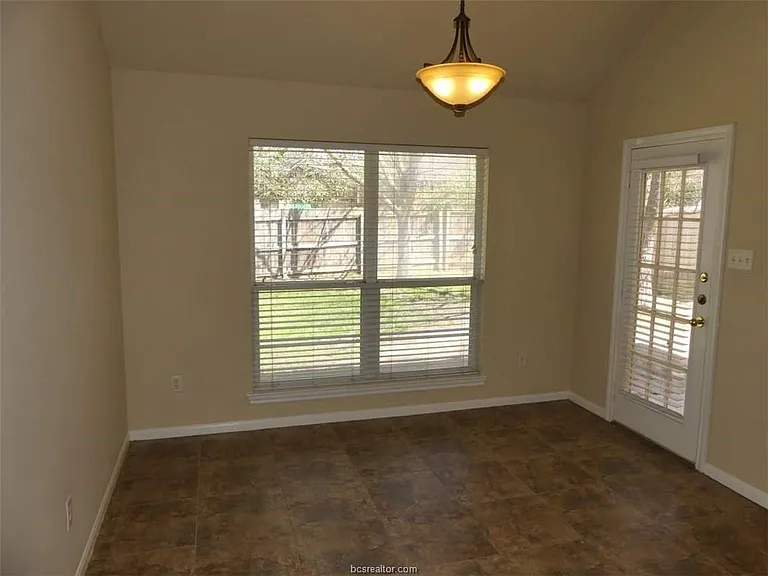 3207 Neuburg Ct — Photo 9
