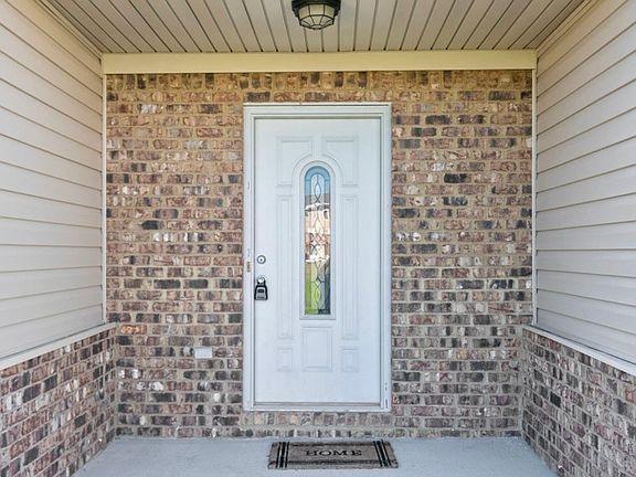 5th image of 579 Regency Cir