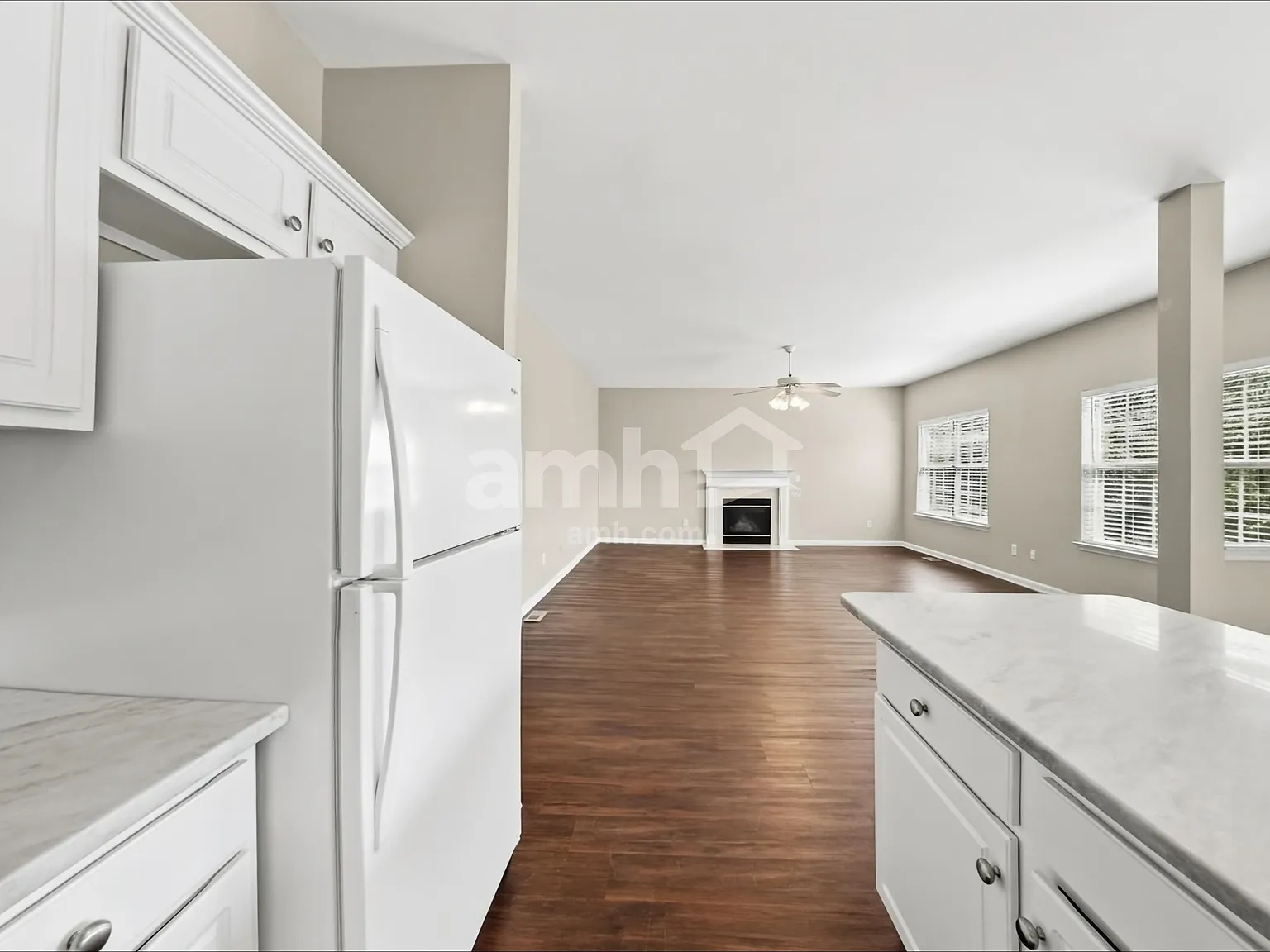 4 bed, 2.5 bath, 3125 sqft, $2,995 — Photo 4