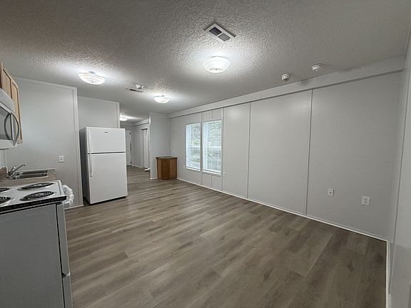 3rd image of 23 Cardinal Court North Fond