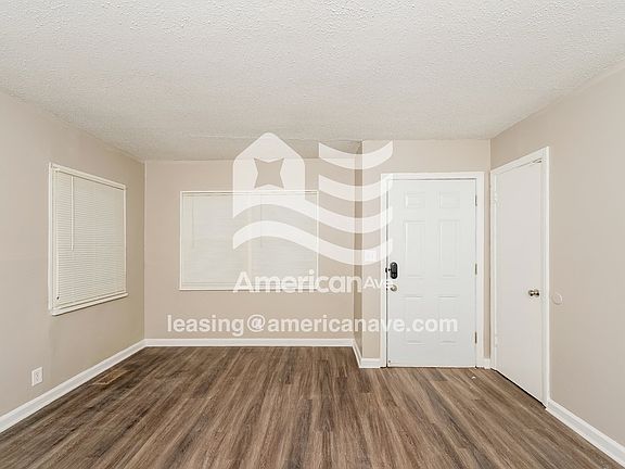 649110_004_wm_-_living_room_13262447.jpg