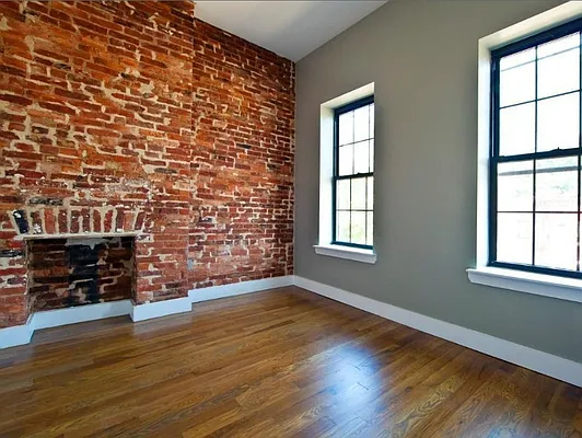 Sold by Brick&Mortar | media 1