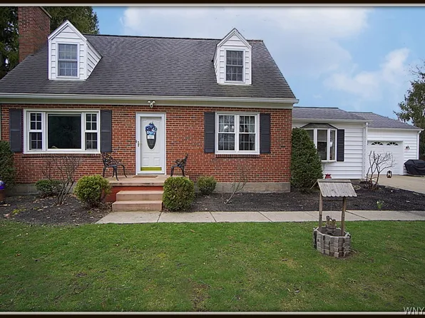 6137 Armor Duells Rd, Orchard Park, NY 14127