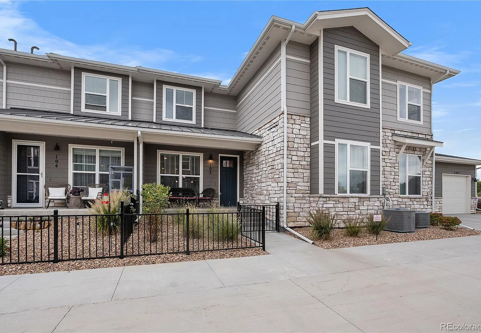 2 bed, 2.5 bath, 1629 sqft, $2,599 — Photo 2