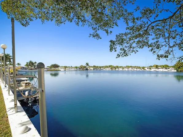 102 Lake Shore Dr, Hallandale, FL 33009