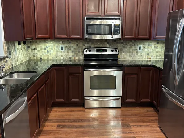 1000 E Woodlawn Rd, Charlotte, NC