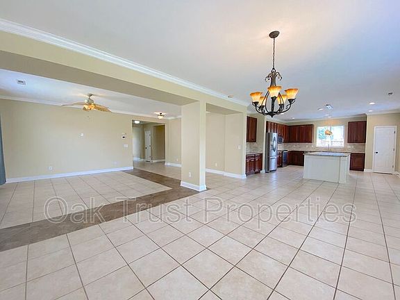 4th image of 416 Glenmore Dr