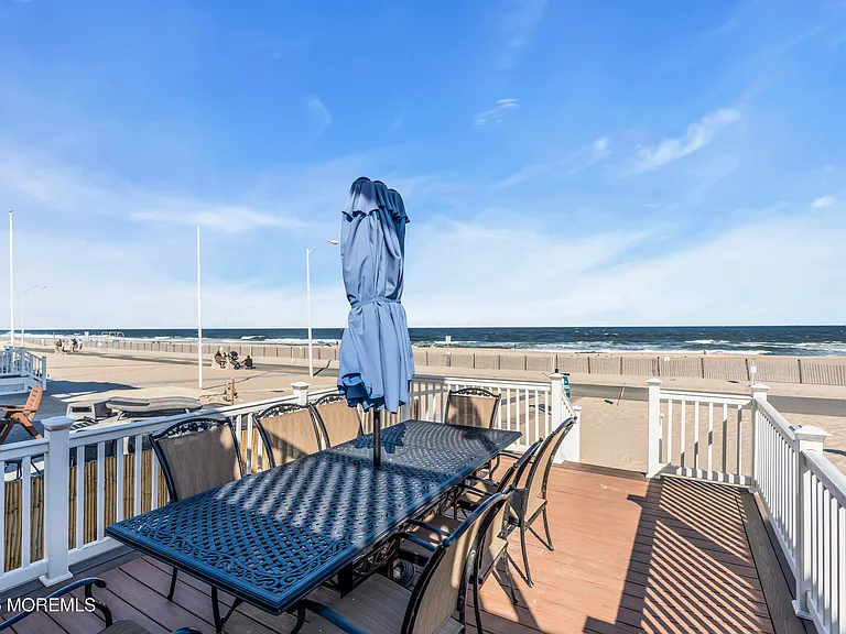 413 Beachfront — Photo 18