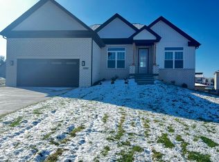 130 Clearwater Dr, Frankfort, KY 40601