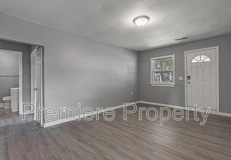 807 S Savage St — Photo 2