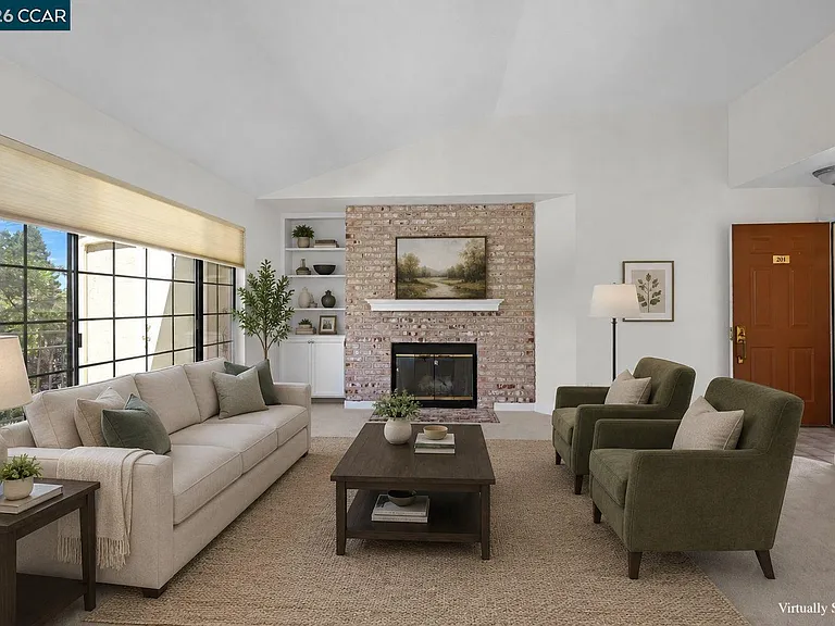 5012 Lakeview Dr #201 — Photo 1
