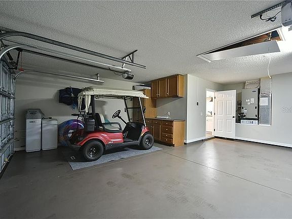 3rd image of 704 Perez Pl