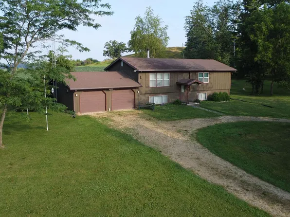 6202 S Elmoville Rd, Stockton, IL 61085