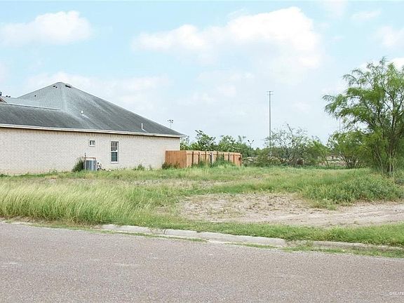 2nd image of 600 W Ruisenor Ave