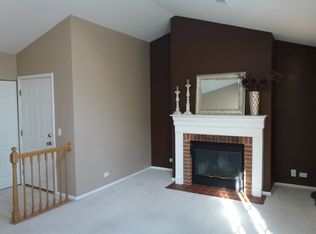33 Ashburn Ct UNIT X2, Schaumburg, IL 60193