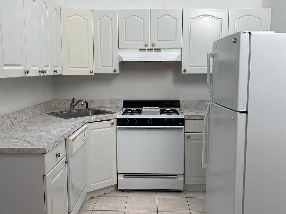 1st image of 526 Logan Ave APT 3