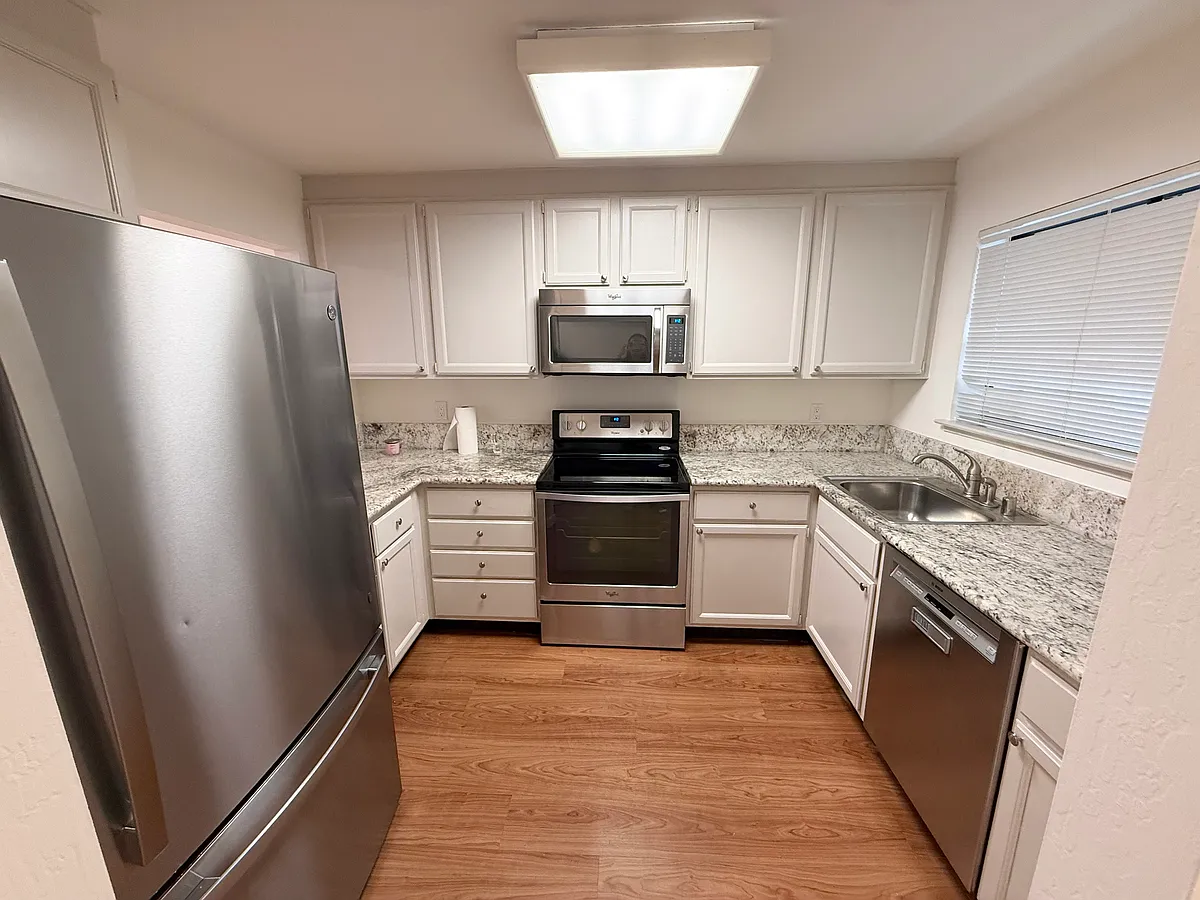 Kitchen - 333 Hickey Blvd #305