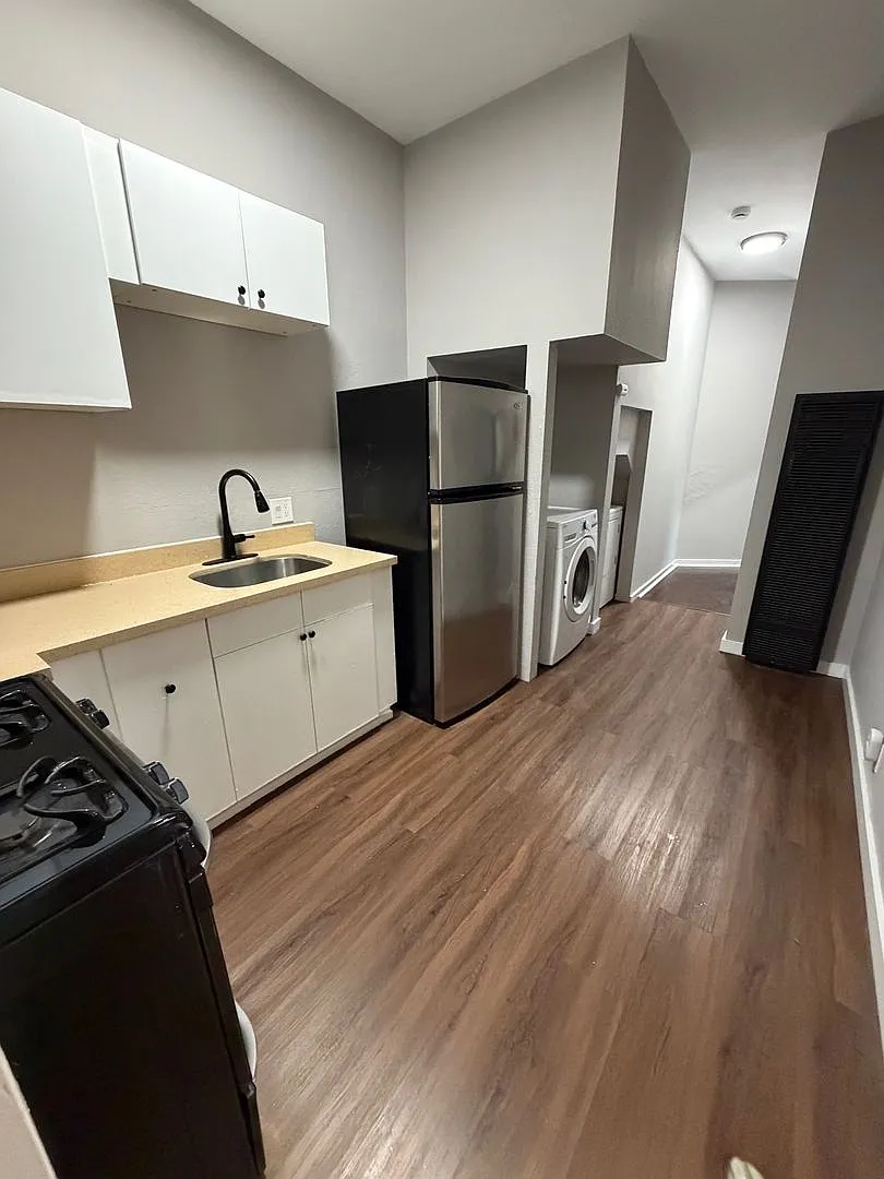 3 Bedroom, 2 Bath Unit — Photo 2