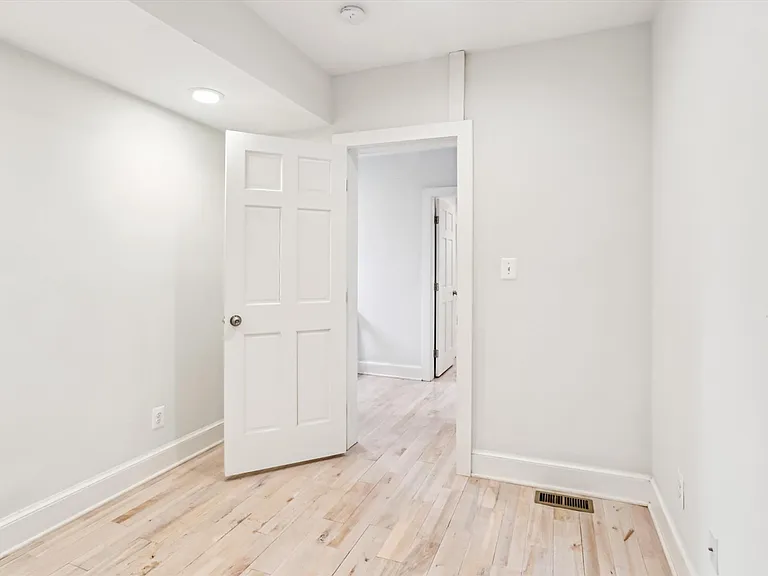 612 Alabama Ave SE — Photo 8