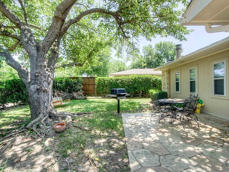 530 Lawnmeadow Dr — Photo 5