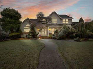 1 Tecumseh Ct, Commack, NY 11725