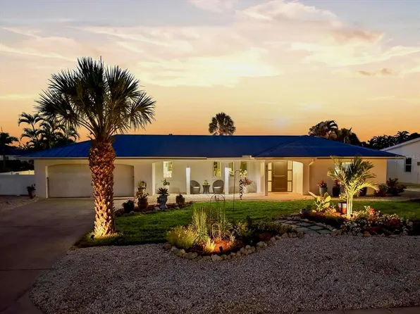 617 Dundee Ln, Holmes Beach, FL 34217