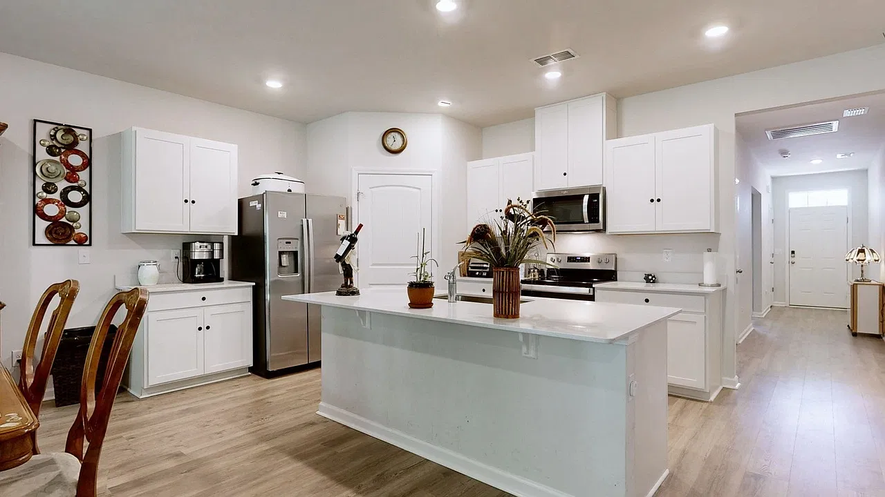 4 bed, 1774 sqft, $2,300 — Photo 3