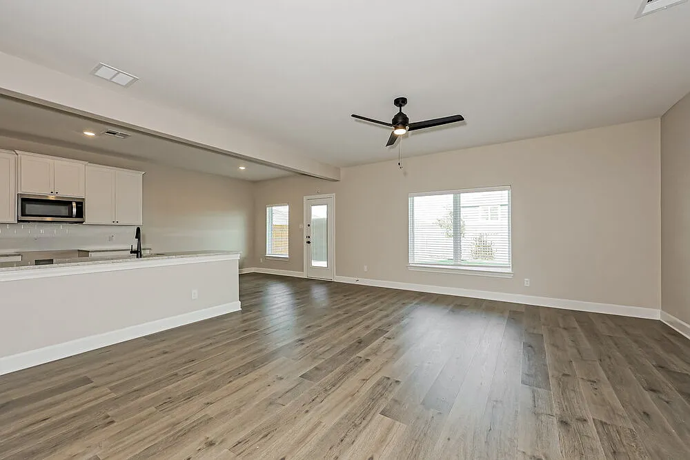4 bed, 2.5 bath, 2235 sqft, $2,580 — Photo 4