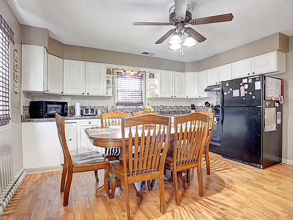 2nd image of 661 W Ashton Ave