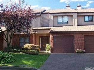 139 Timber Ridge Dr, Holbrook, NY 11741