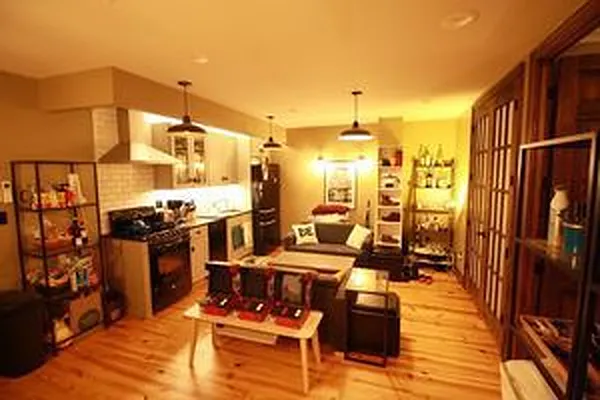 Rented by Grand & Co. | media 28