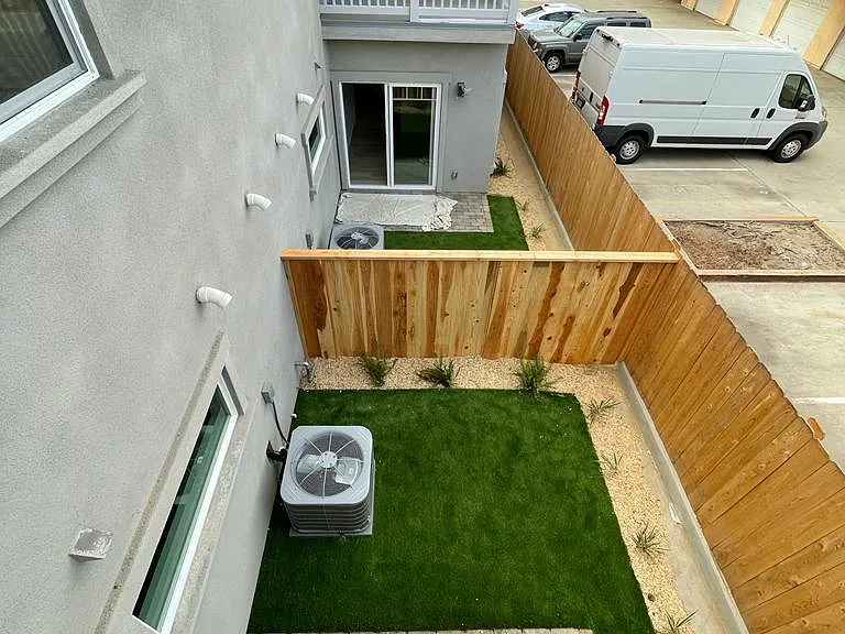 1345 Holly Ave — Photo 32